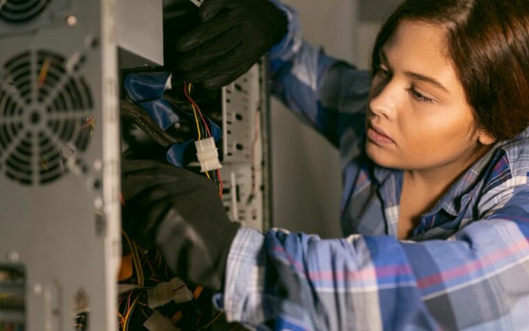 Curso gratuito de instalador e reparador de redes abre vagas