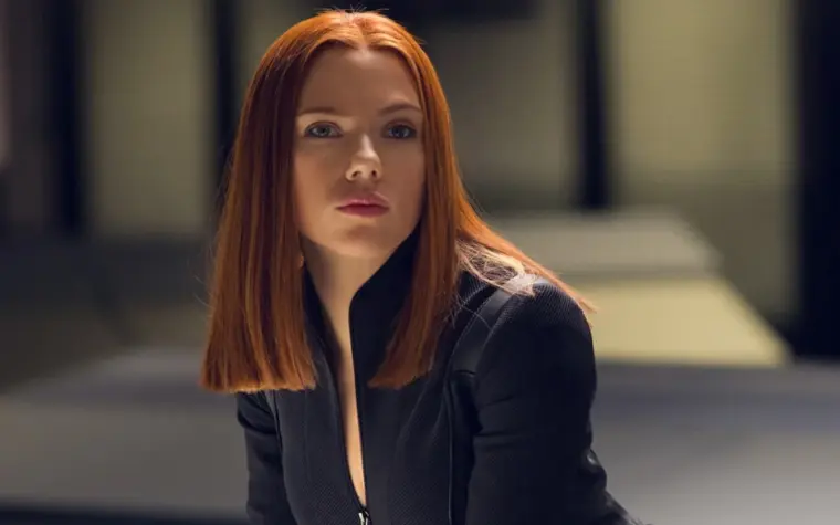 Scarlett Johansson pode ser vilã em Batman 2 como Hera Venenosa