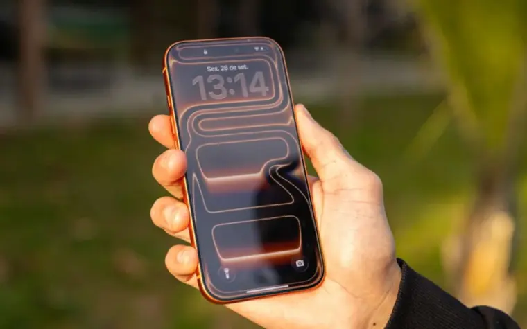 Apple deve alugar iPhones devido aos altos preços, afirma Bloomberg