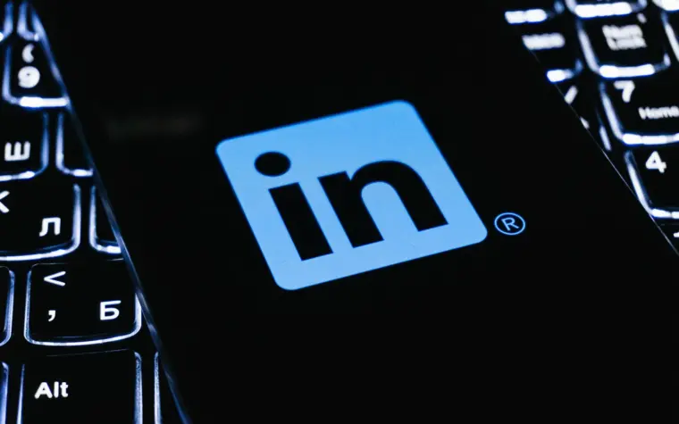 LinkedIn cria botão para denunciar conteúdo gerado por IA