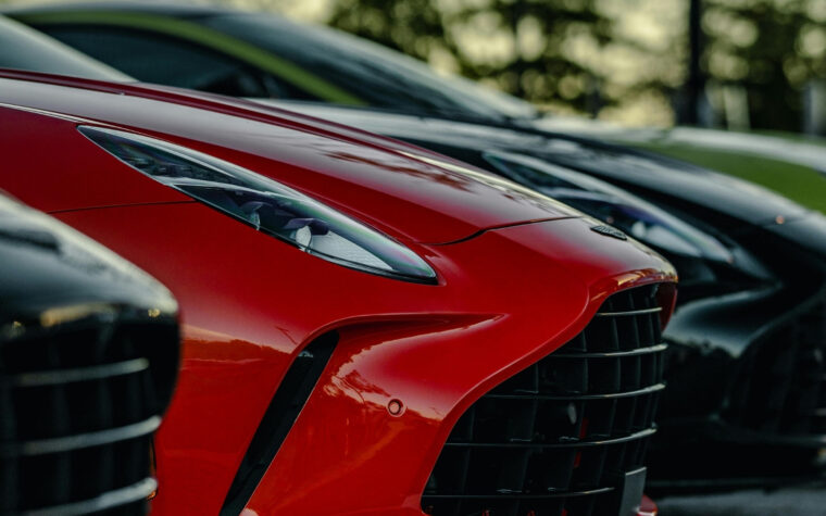 Carros de luxo apreendidos em investigação do INSS valem R$ 5 milhões
