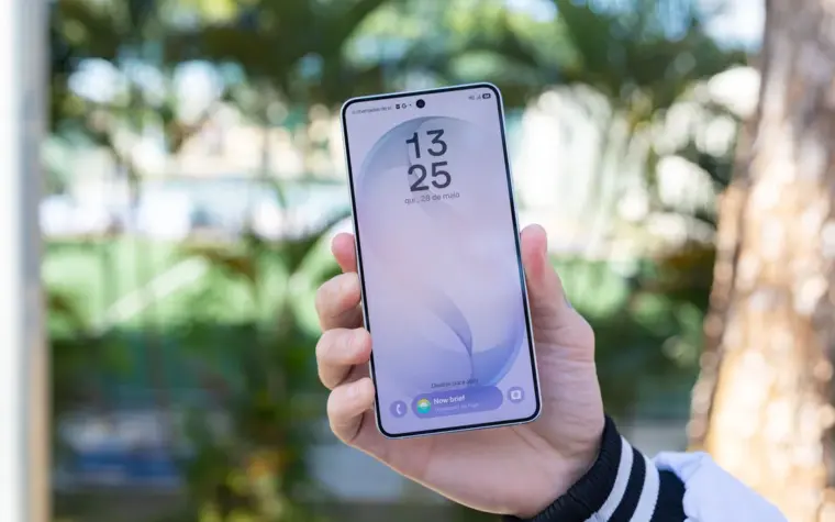 Venda de celulares cai com crise de chips causada pela IA