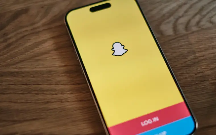 Homem preso por invadir contas do Snapchat e roubar nudes