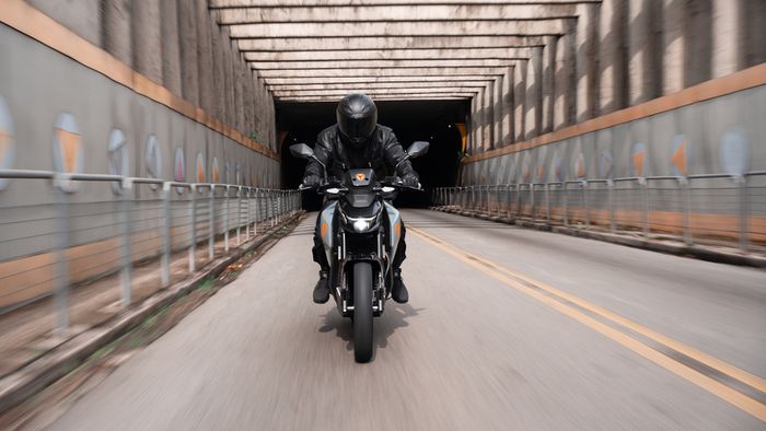 Emplacamento de motos elétricas cresce no Brasil em 2026